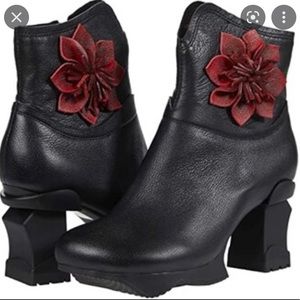 LARTISTE spring step boots. Genuine Leather Upper. Worn twice. So cool & comfy.